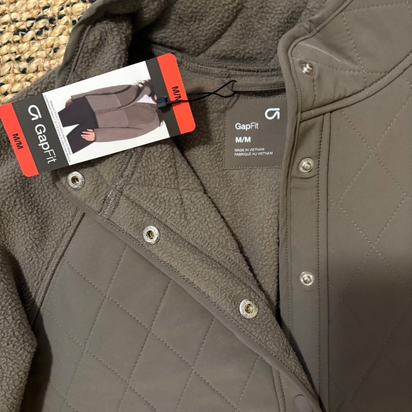 Gap Fit button down fleece NWT - Picture 2 of 2